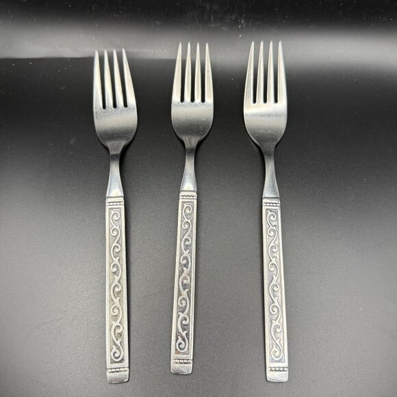 3 Oneida Spanish Court Stainless Steel Dinner Forks Vintage 7 1/4" Flatware - Picture 1 of 4